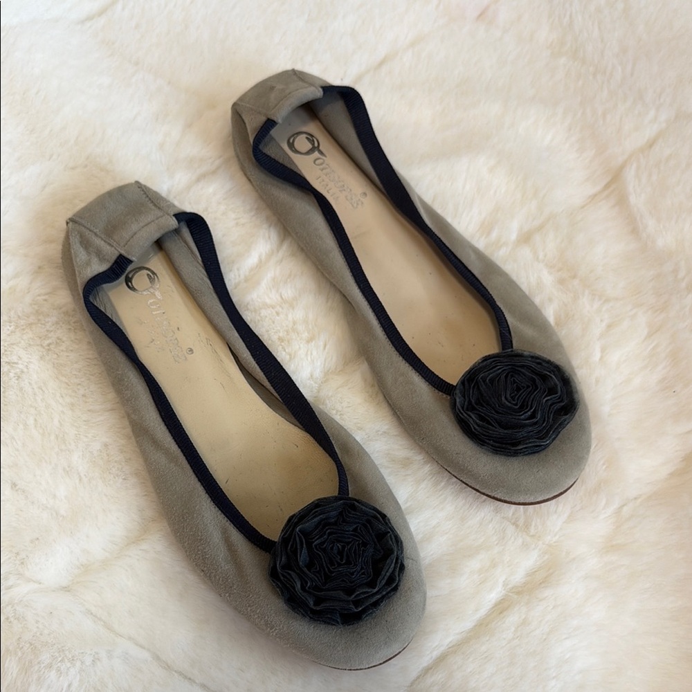 Vero Cuoio Women's Flats with Black Trim and Tan Finish